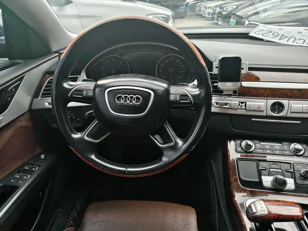 Audi A8 2014 — фото 12