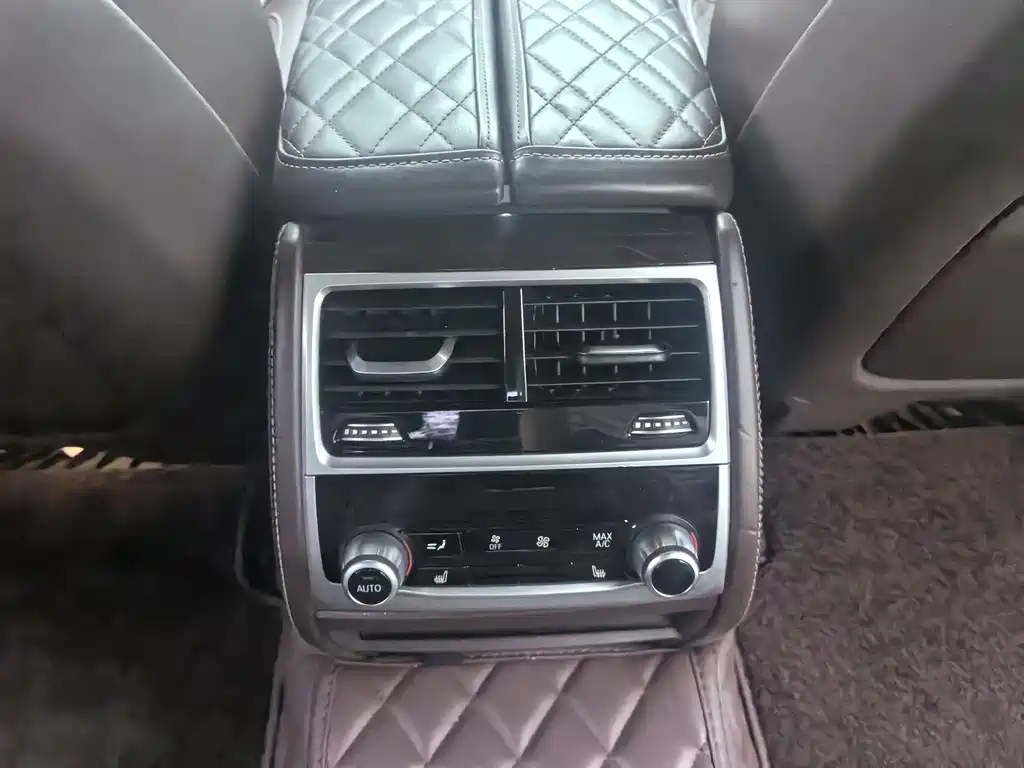 BMW 7 Series 2019 — фото 17