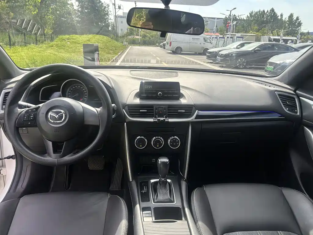 Mazda CX-4 2016 — фото 8
