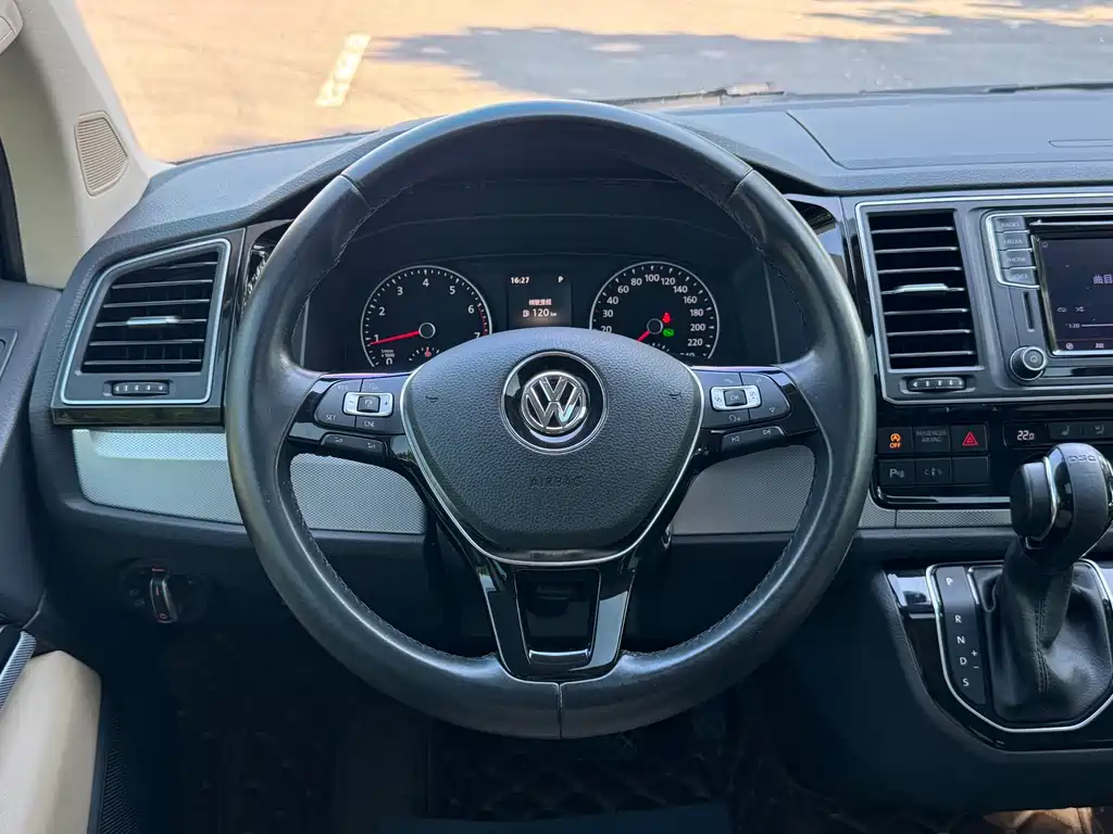 Volkswagen Multivan 2016 — фото 19