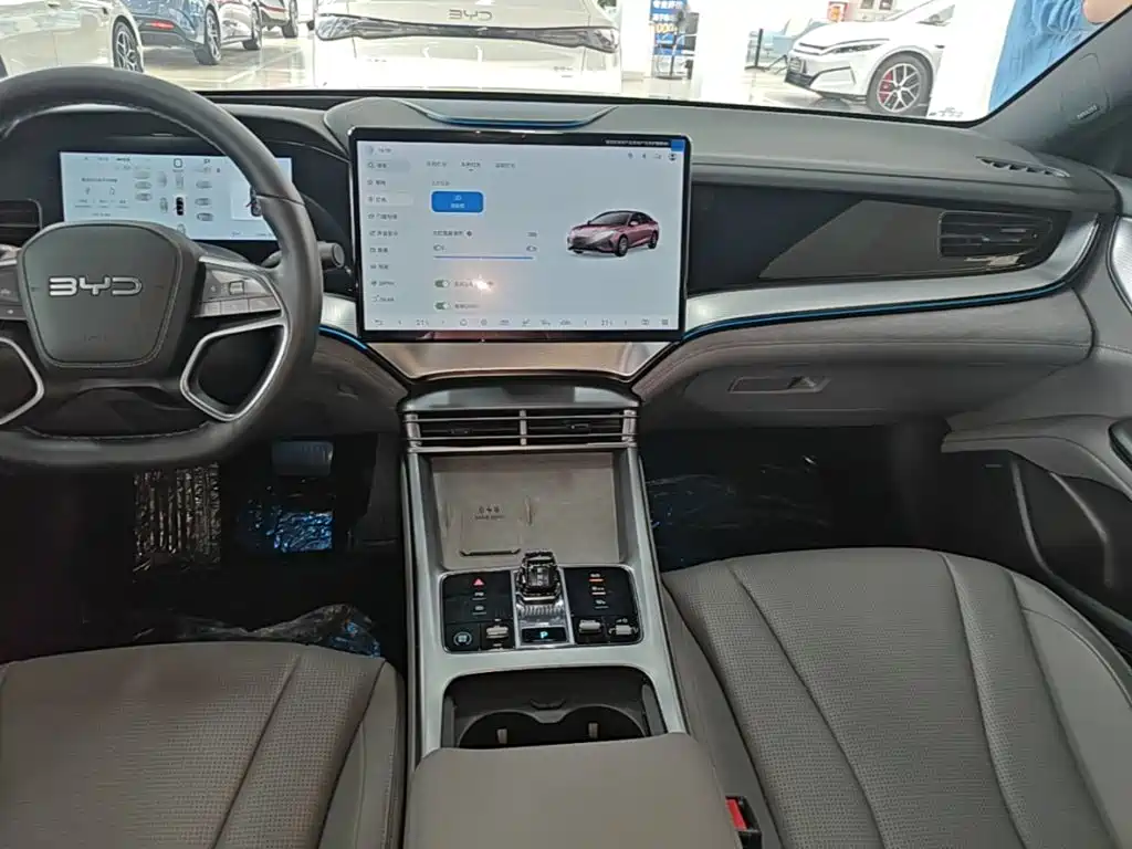 BYD Seal 07 DM-i 2025 — фото 13