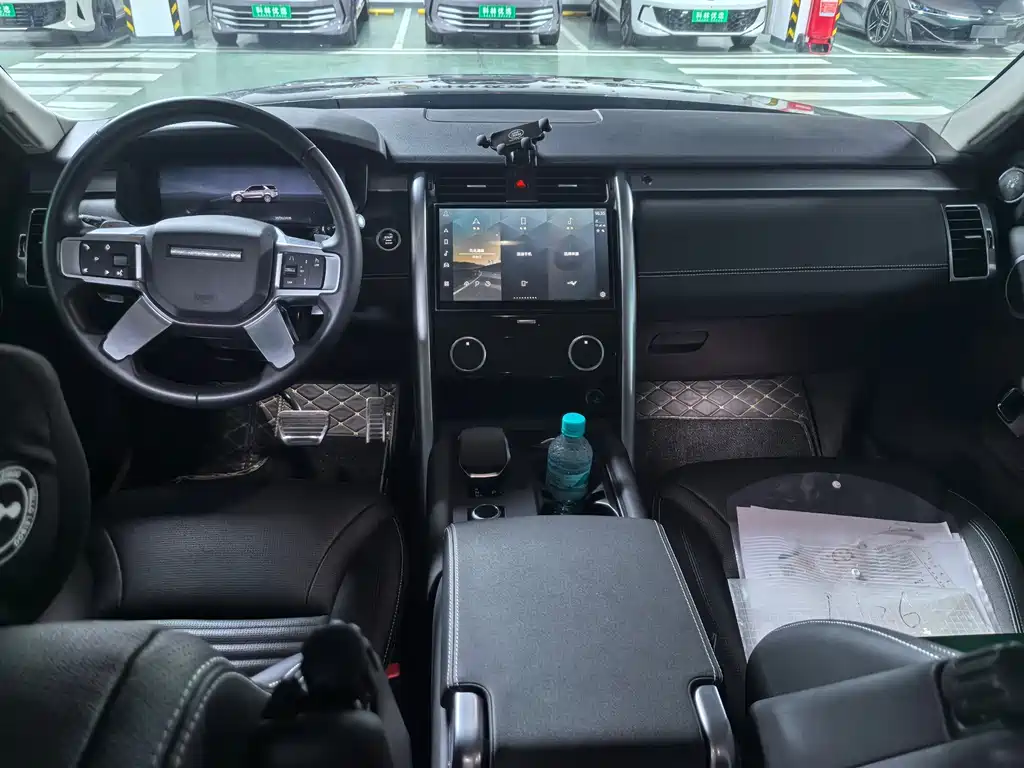 Land Rover Discovery 2023 — фото 12