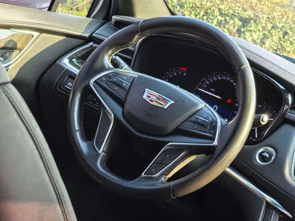 Cadillac XT5 2018 — фото 16