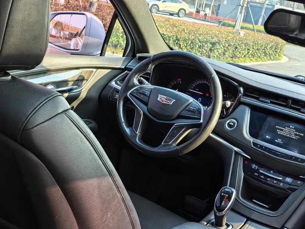 Cadillac XT5 2018 — фото 11