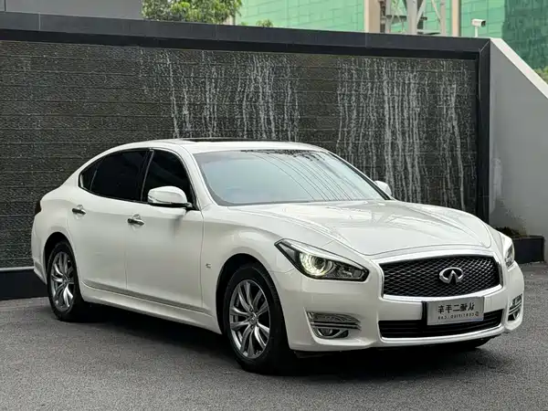 Infiniti Q70 2018