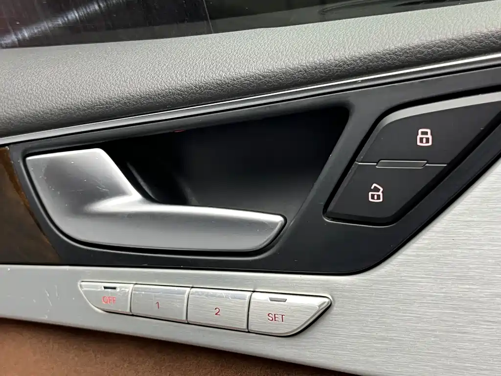 Audi A8 2015 — фото 17