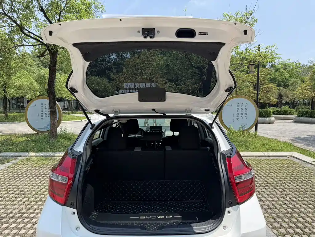 Toyota Yaris L 2020 — фото 16