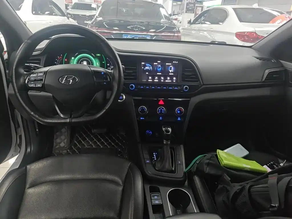 Hyundai Elantra 2020 — фото 10