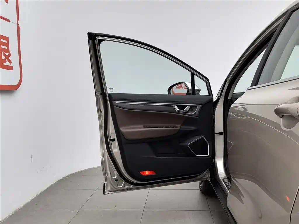 Geely Emgrand GS 2018 — фото 8