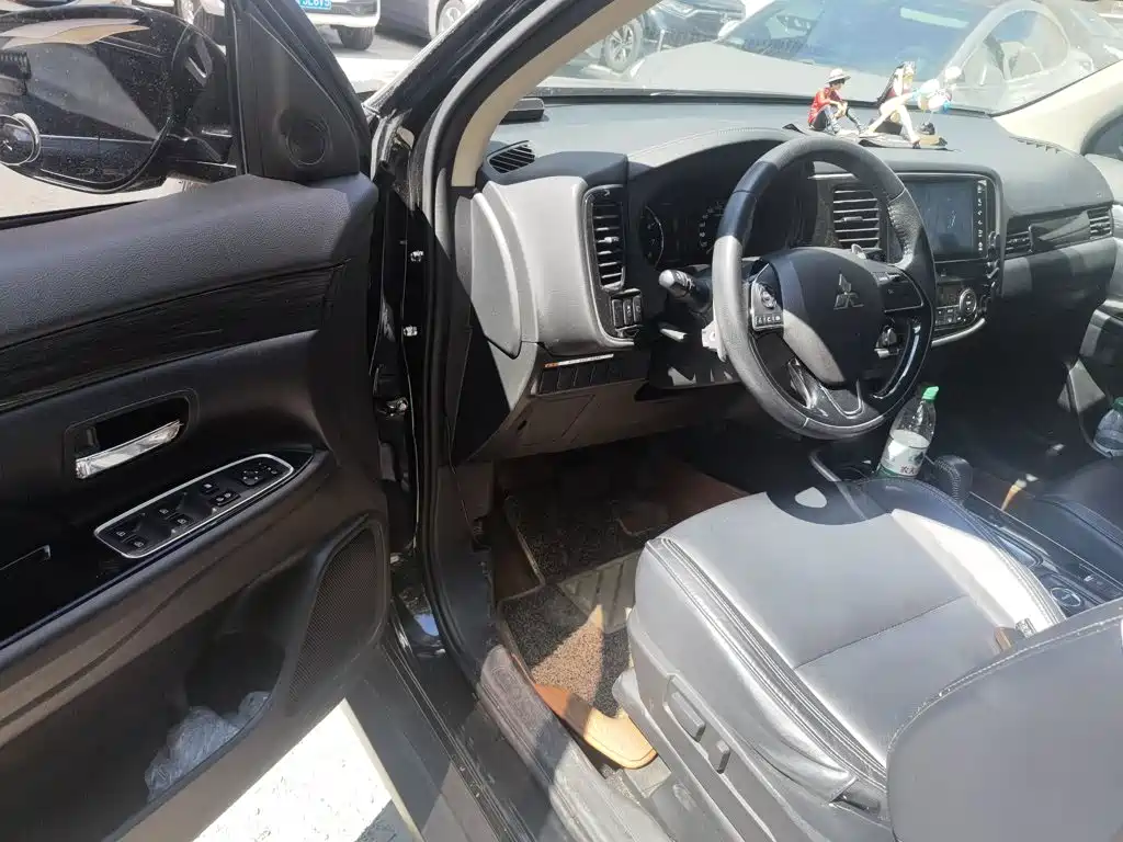 Mitsubishi Outlander 2019 — фото 17