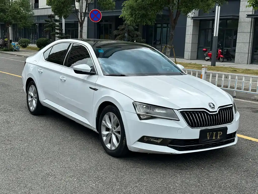 Skoda Superb 2017 — фото 3