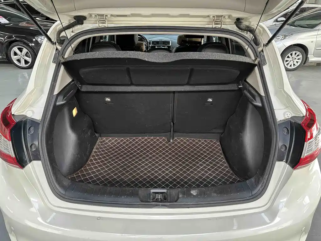Nissan Tiida 2019 — фото 16