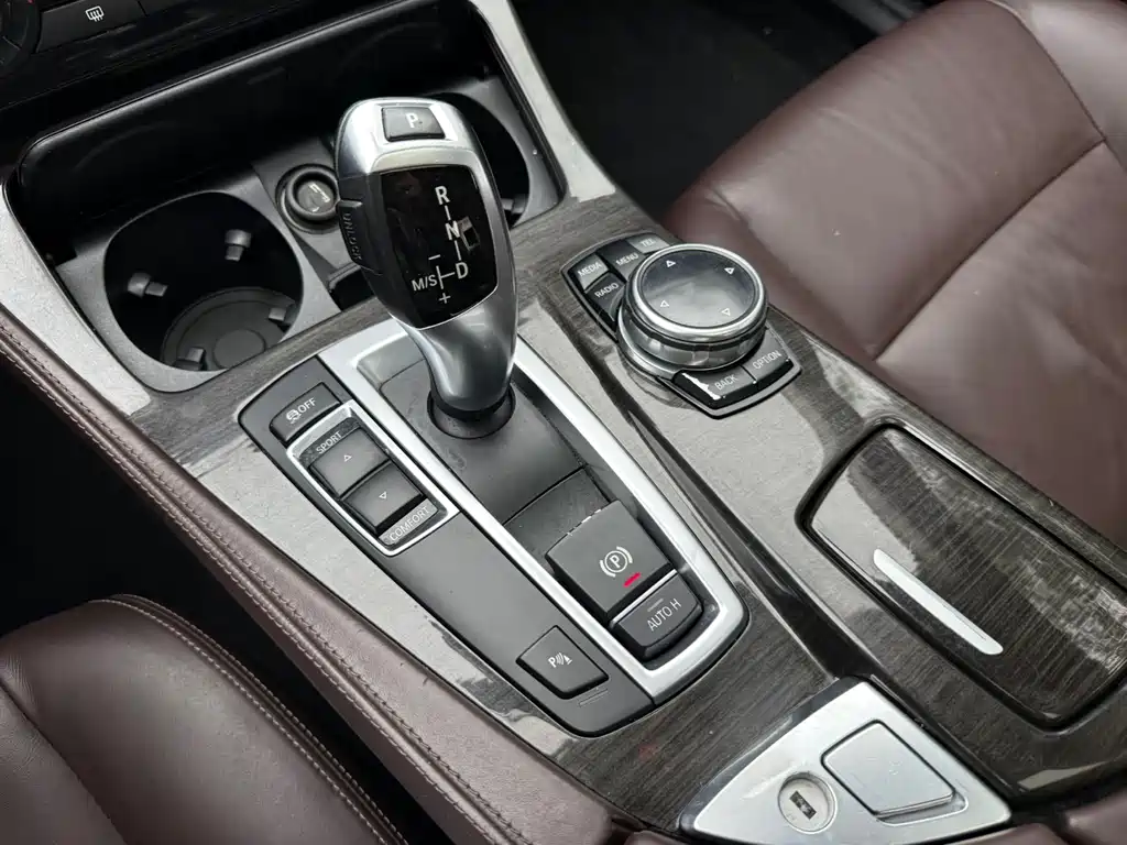 BMW 5 Series 2014 — фото 13