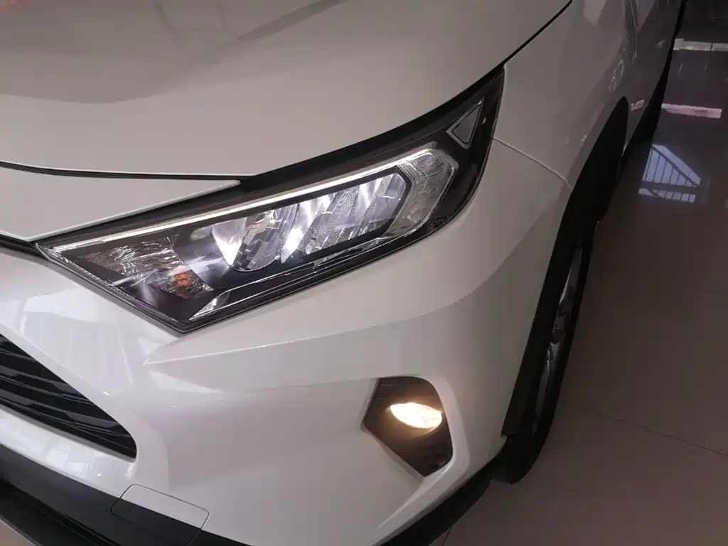 Toyota RAV4 2020 — фото 24