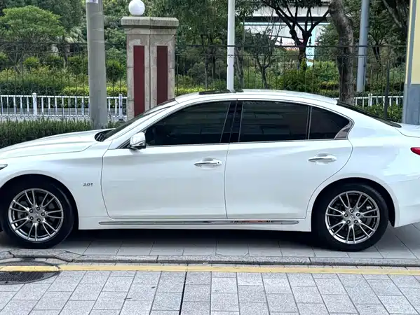 Infiniti Q50L 2015