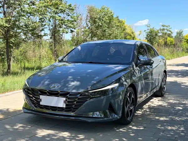 Hyundai Elantra 2022