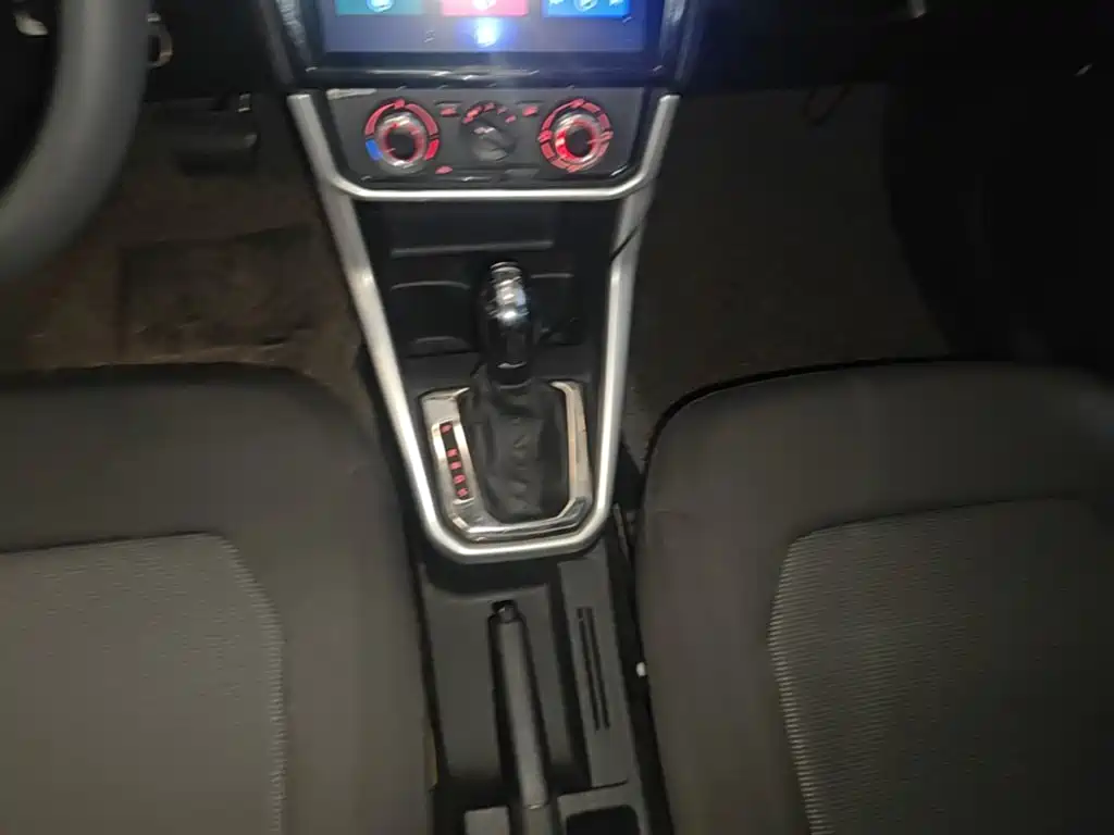 Volkswagen Jetta 2017 — фото 14