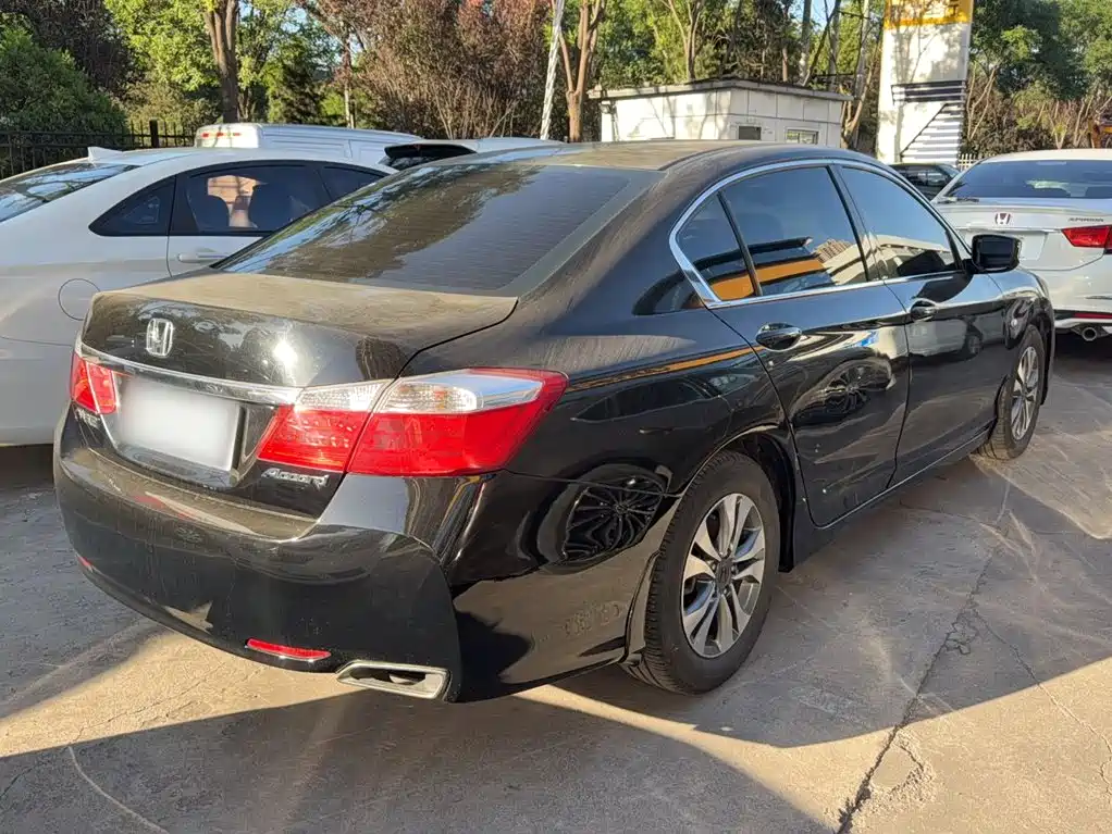 Honda Accord 2015 — фото 8