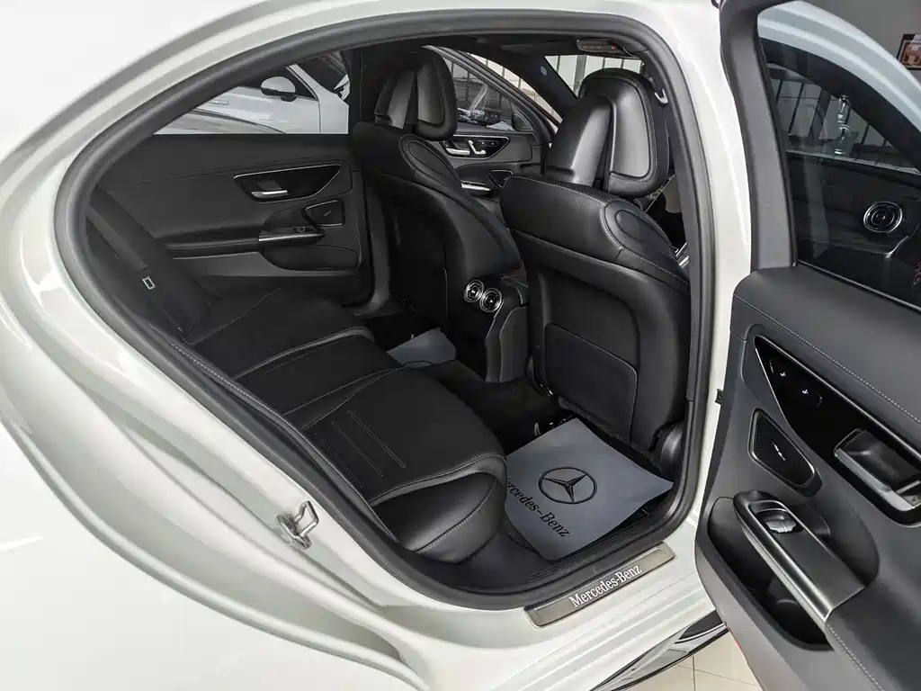 Mercedes-Benz C-Class 2022 — фото 8