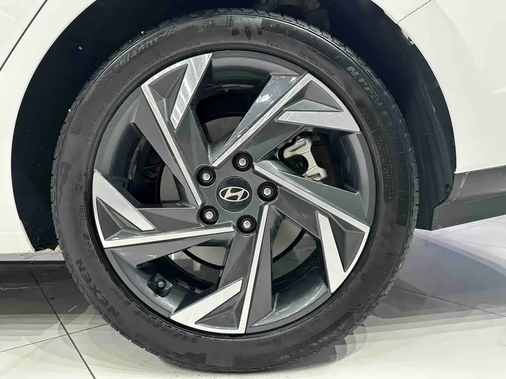 Hyundai Elantra 2024 — фото 17