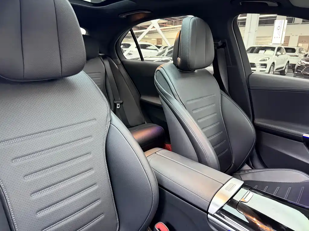 Mercedes-Benz C-Class 2023 — фото 16