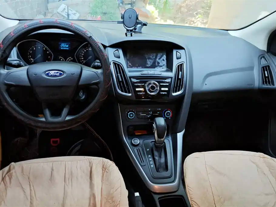 Ford Focus 2016 — фото 12