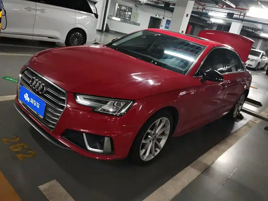 Audi A4L 2019 — фото 1