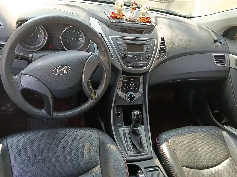 Hyundai Elantra Langdong 2016 — фото 12