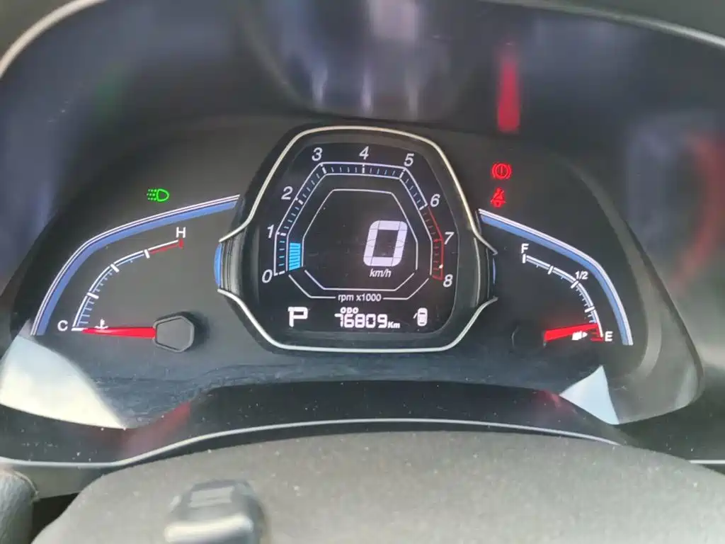 Luxgen U5 SUV 2018 — фото 12