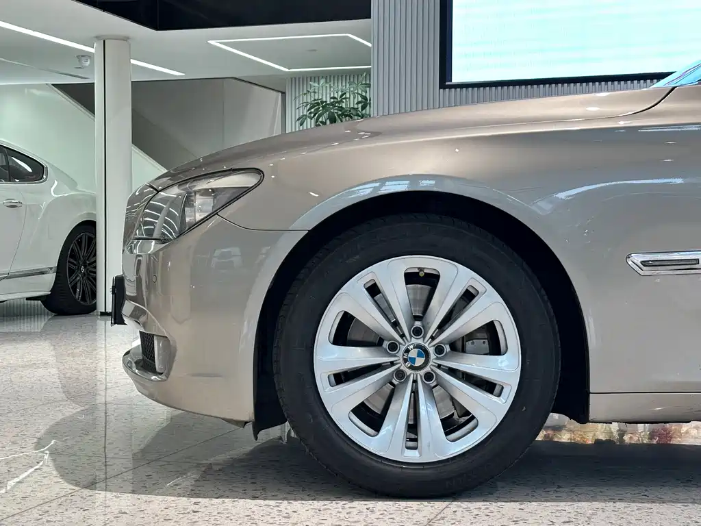 BMW 7 Series 2011 — фото 15