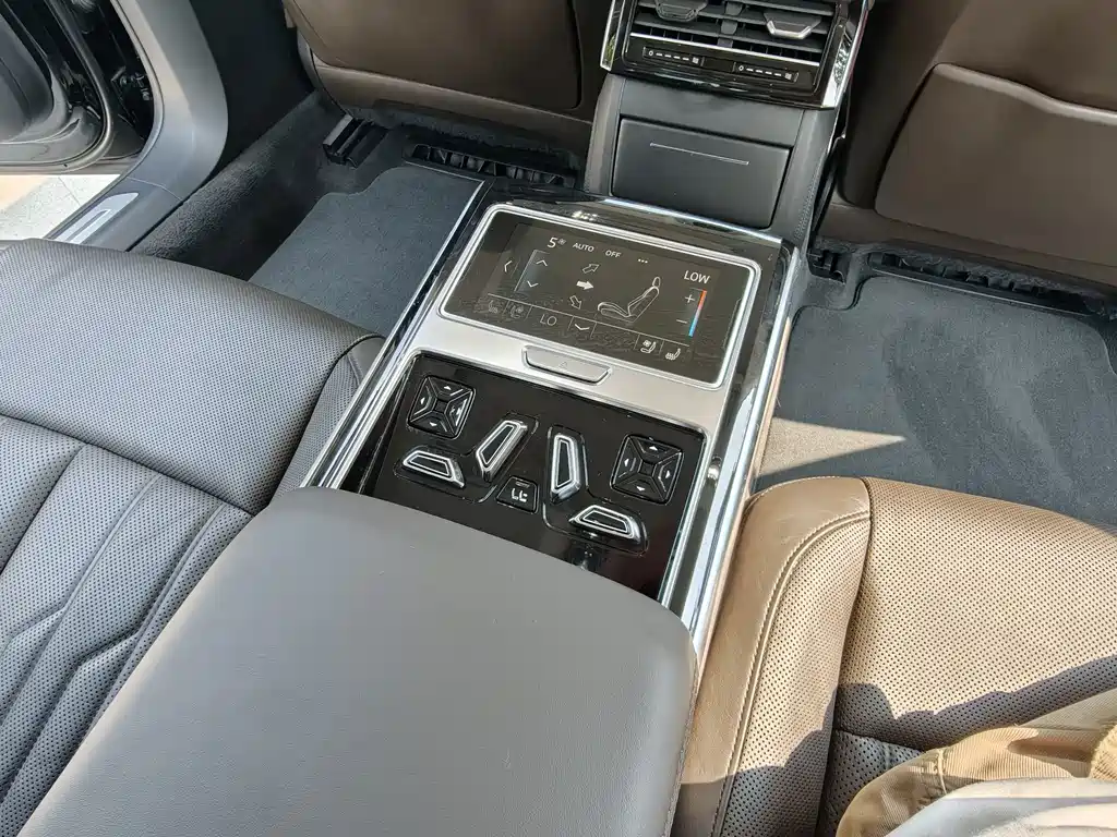 Audi A8 2019 — фото 17