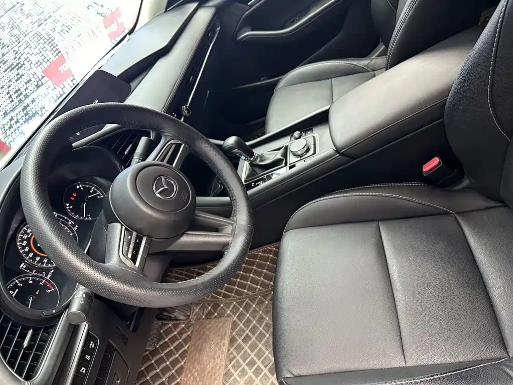 Mazda 3 Axela 2021 — фото 10
