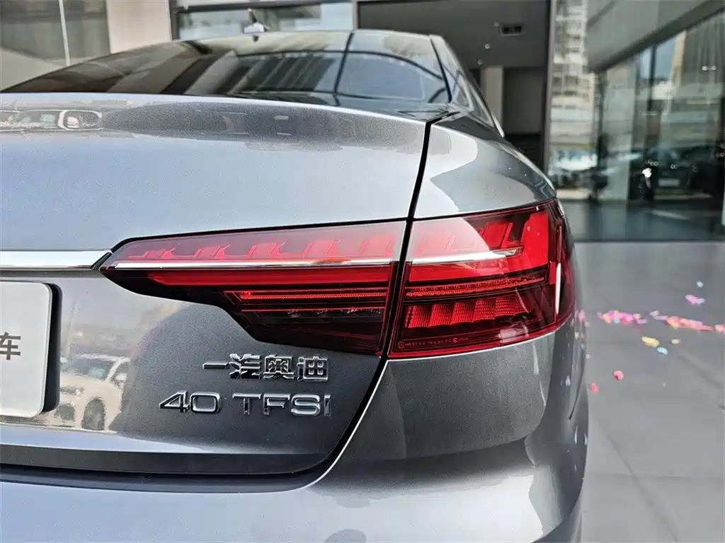 Audi A4L 2022 — фото 13