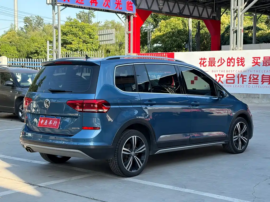 Volkswagen Touran 2021 — фото 17