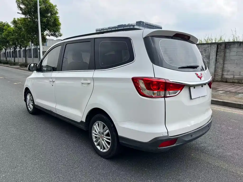 Wuling Hongguang 2016