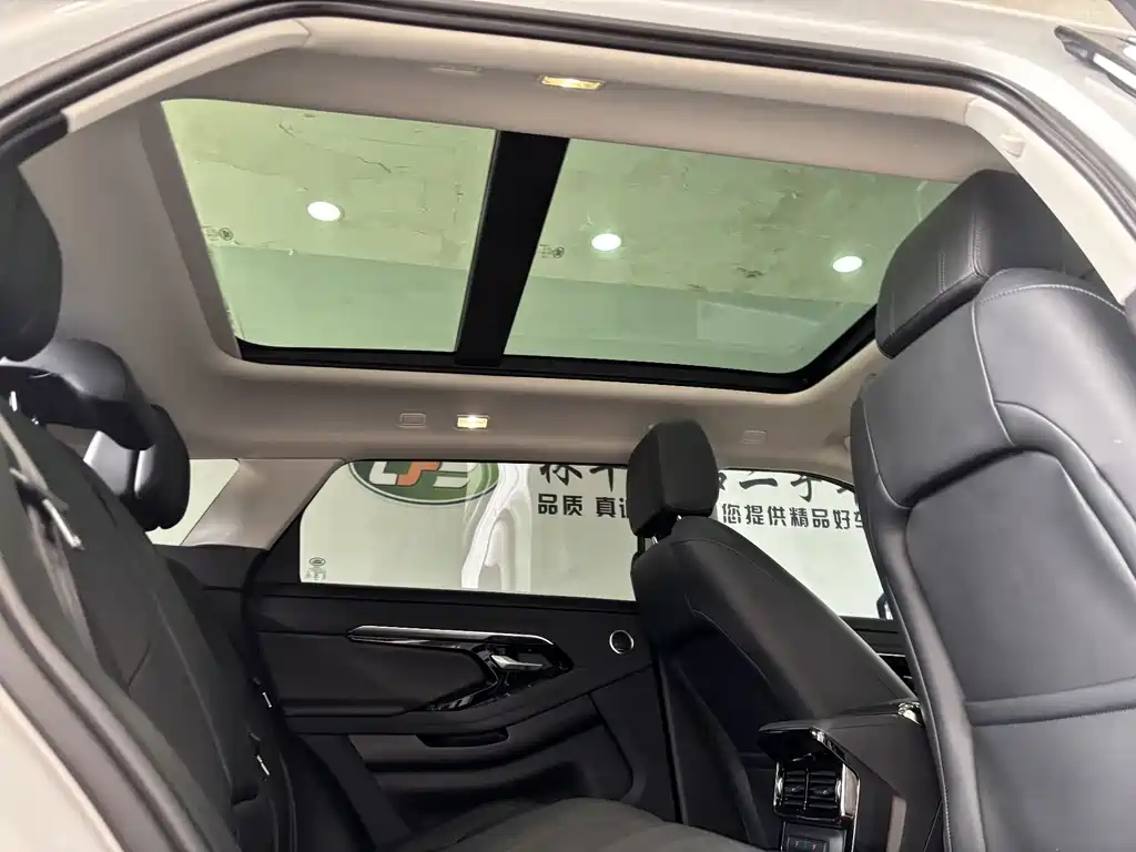 Land Rover Range Rover Evoque 2023 — фото 29