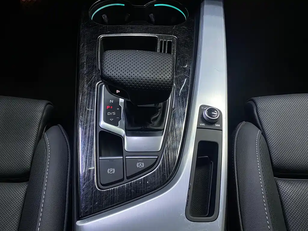 Audi A4L 2021 — фото 17