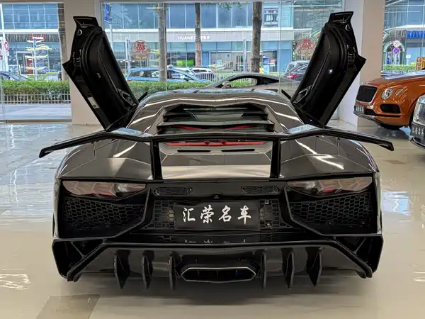 Lamborghini Aventador 2011