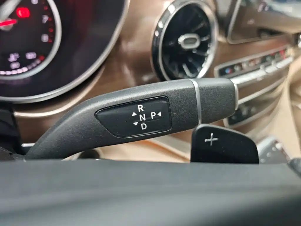 Mercedes-Benz V-Class 2022 — фото 14