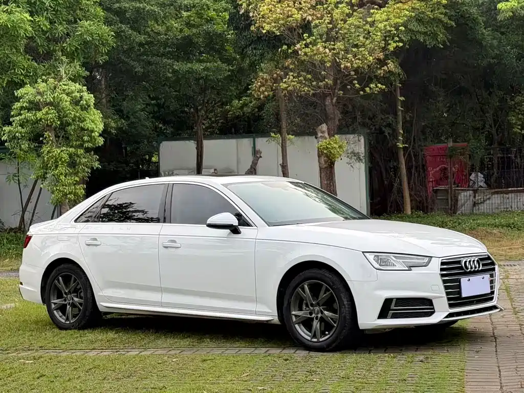 Audi A4L 2019