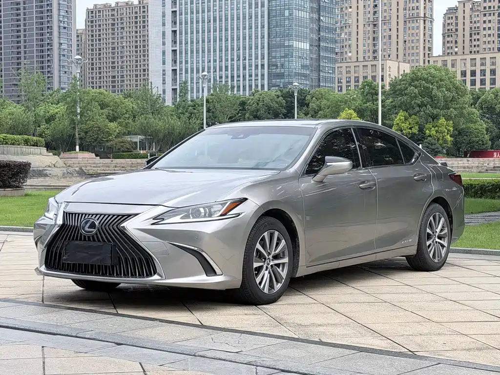 Lexus ES 2019 — фото 1