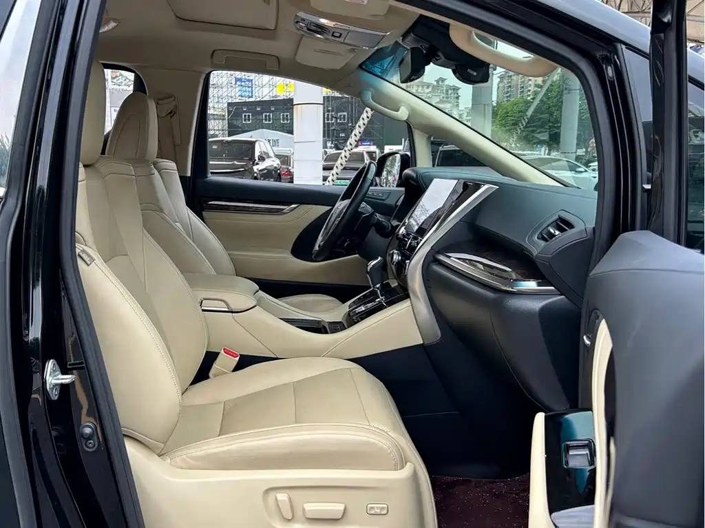 Toyota Alphard 2023 — фото 18