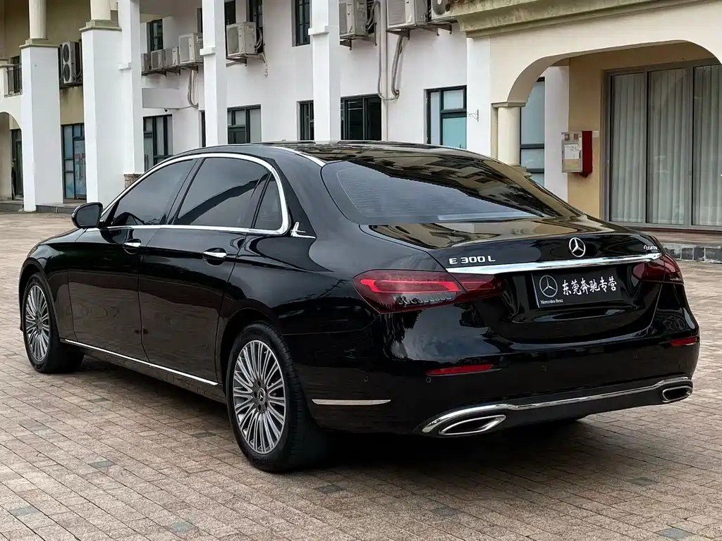 Mercedes-Benz E-Class 2022 — фото 9