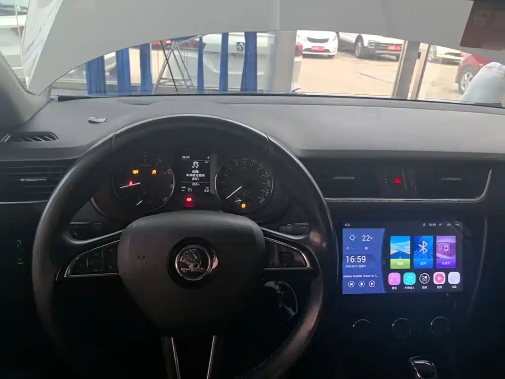 Skoda Octavia 2017 — фото 10