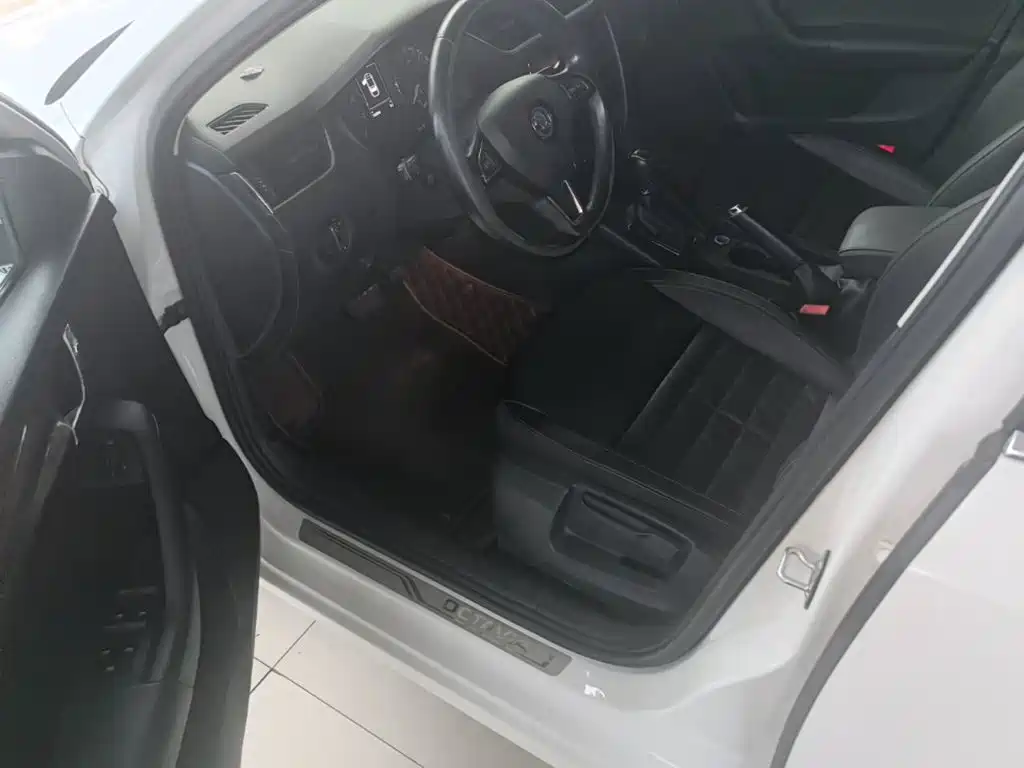Skoda Octavia 2017 — фото 16