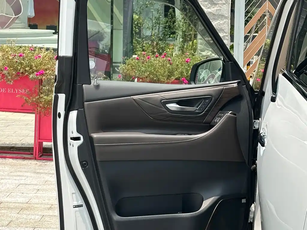 Toyota Vellfire 2024 — фото 27