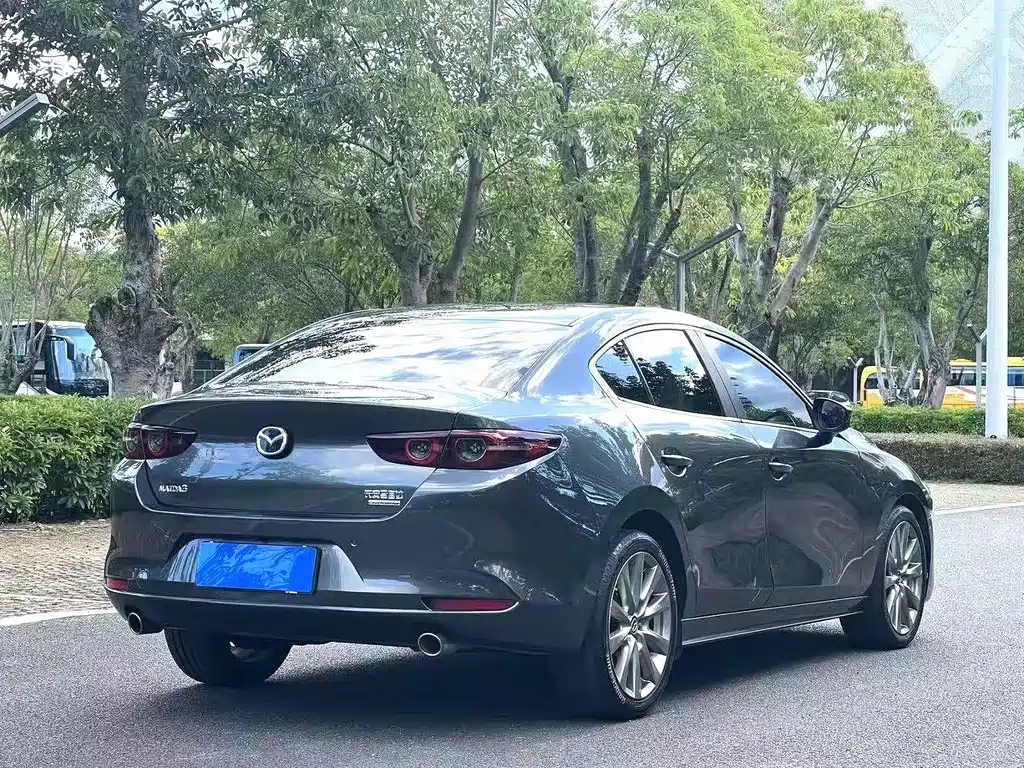 Mazda 3 Axela 2022 — фото 18