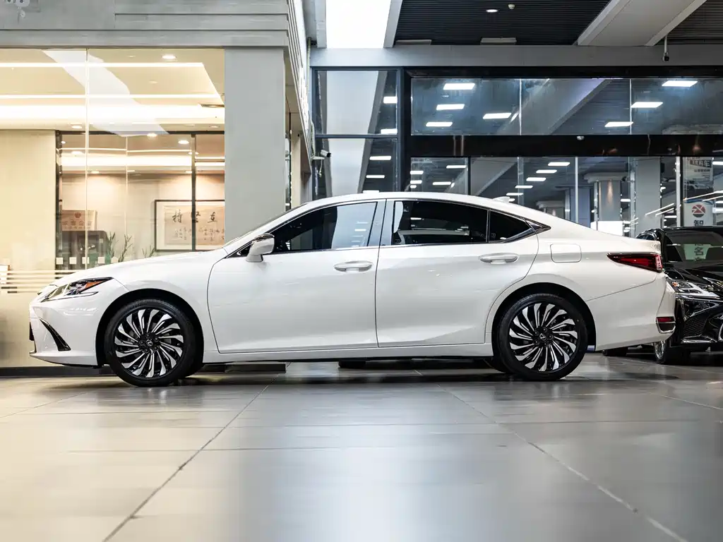 Lexus ES 2024