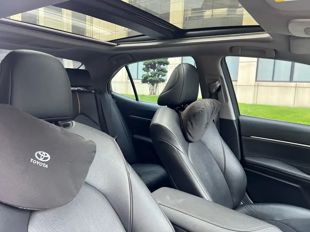 Toyota Camry 2023 — фото 17