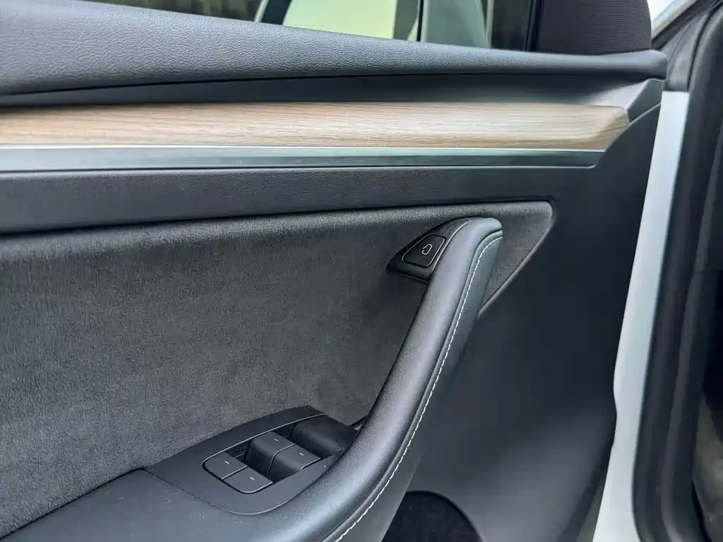Tesla Model Y 2023 — фото 13